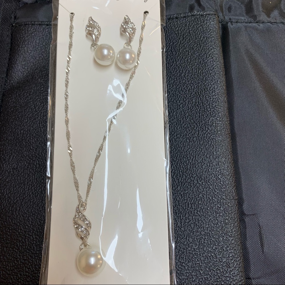 Silver tone pearl earrings stud with pearl pendant chain necklace MCM style